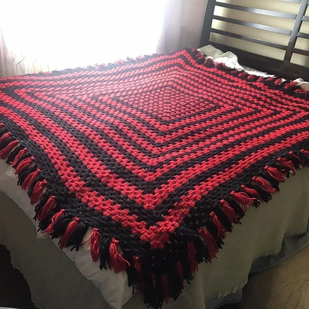 Handmade Blanket Full Sz Bed Cover Red/Black Fringe Pre-Owned